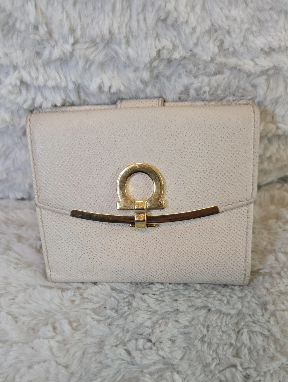 Salvatore Ferragamo Cream Leather Wallet with Gold Hardware EUC